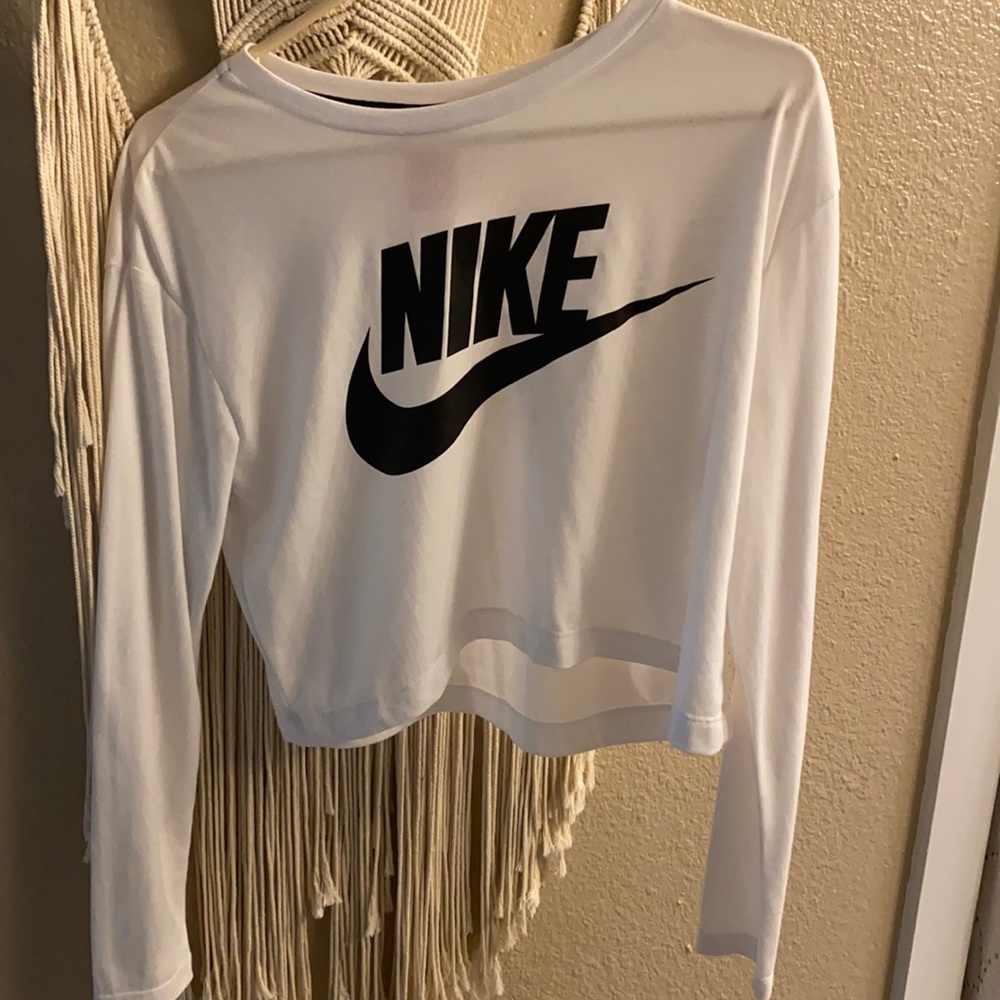 White long sleeve Nike crop top
